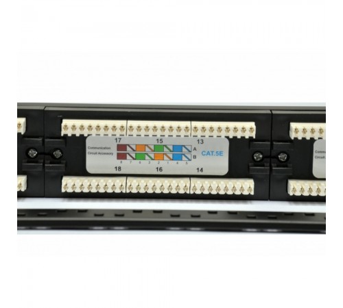 Патч-панель CMS 19" 24хRJ-45 UTP, кат. 5e з організатором кабелю Патч-панель CMS 19" 24хRJ-45 UTP, кат. 5e з організатором кабелю