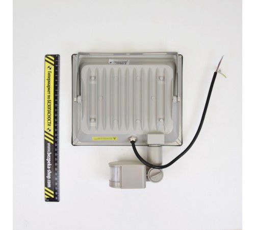 LED-прожектор Lightwell LW-50W-220PIR з датчиком руху LED-прожектор Lightwell LW-50W-220PIR з датчиком руху