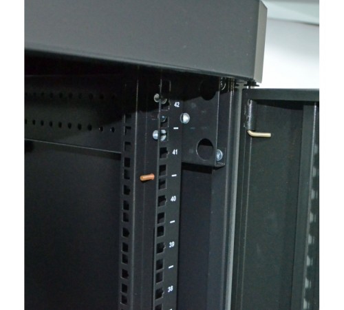 Шафа серверна CMS 42U 610 х 1055 UA-MGSE42610MPB посилена з перфорованими дверима для мережевого обладнання Шафа серверна CMS 42U 610 х 1055 UA-MGSE42610MPB посилена з перфорованими дверима для мережевого обладнання